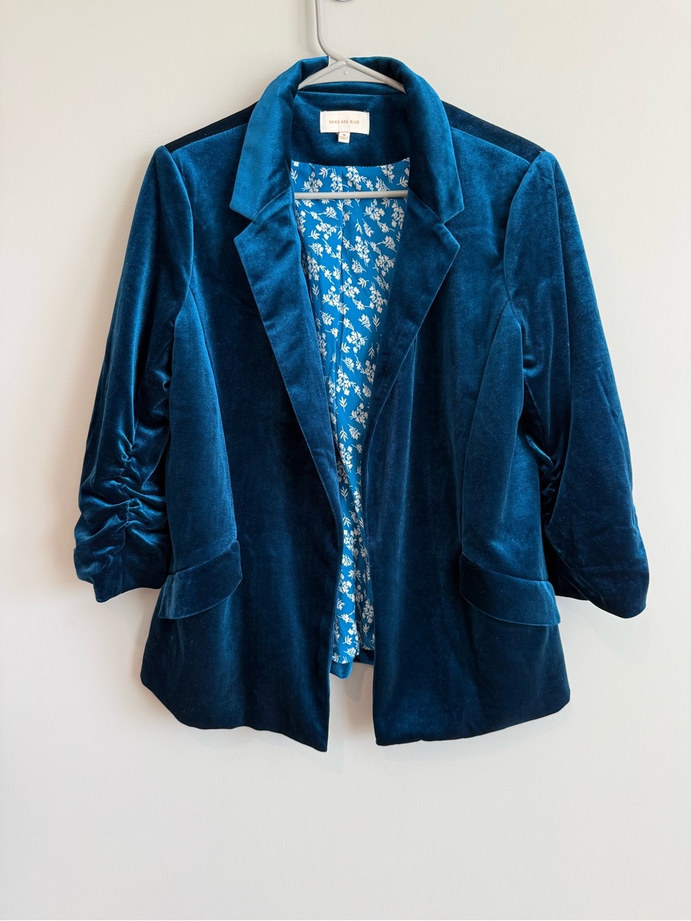 Skies Are Blue Ruched Sleeve Velvet Blazer Size Medium - Picture 4 of 12